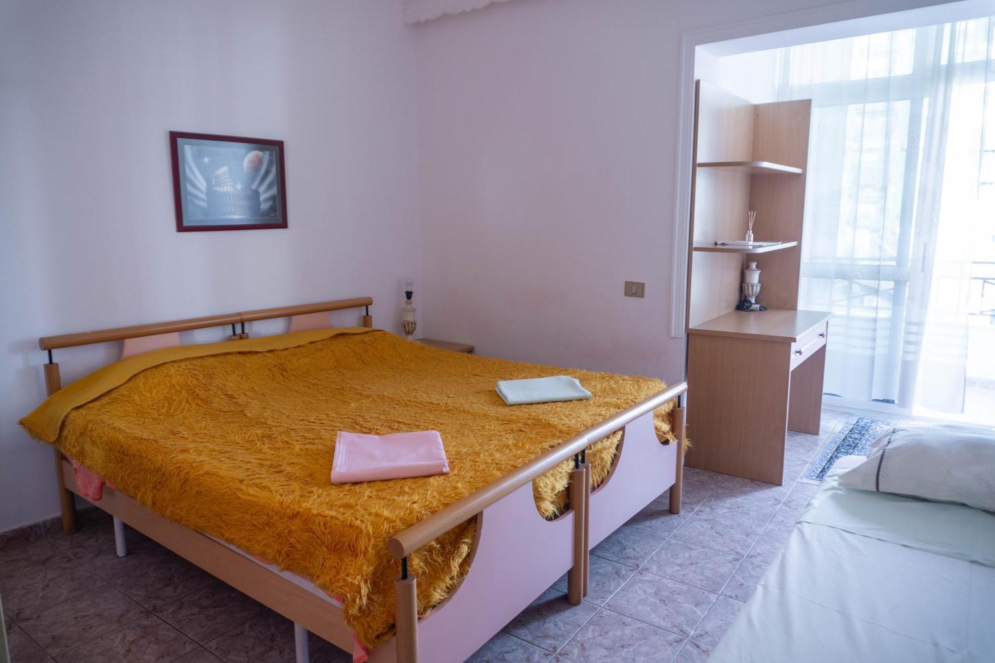 Bllok Bright Private Bedrooms With Private Bathroom On Shared Apartment Tiranë Eksteriør bilde