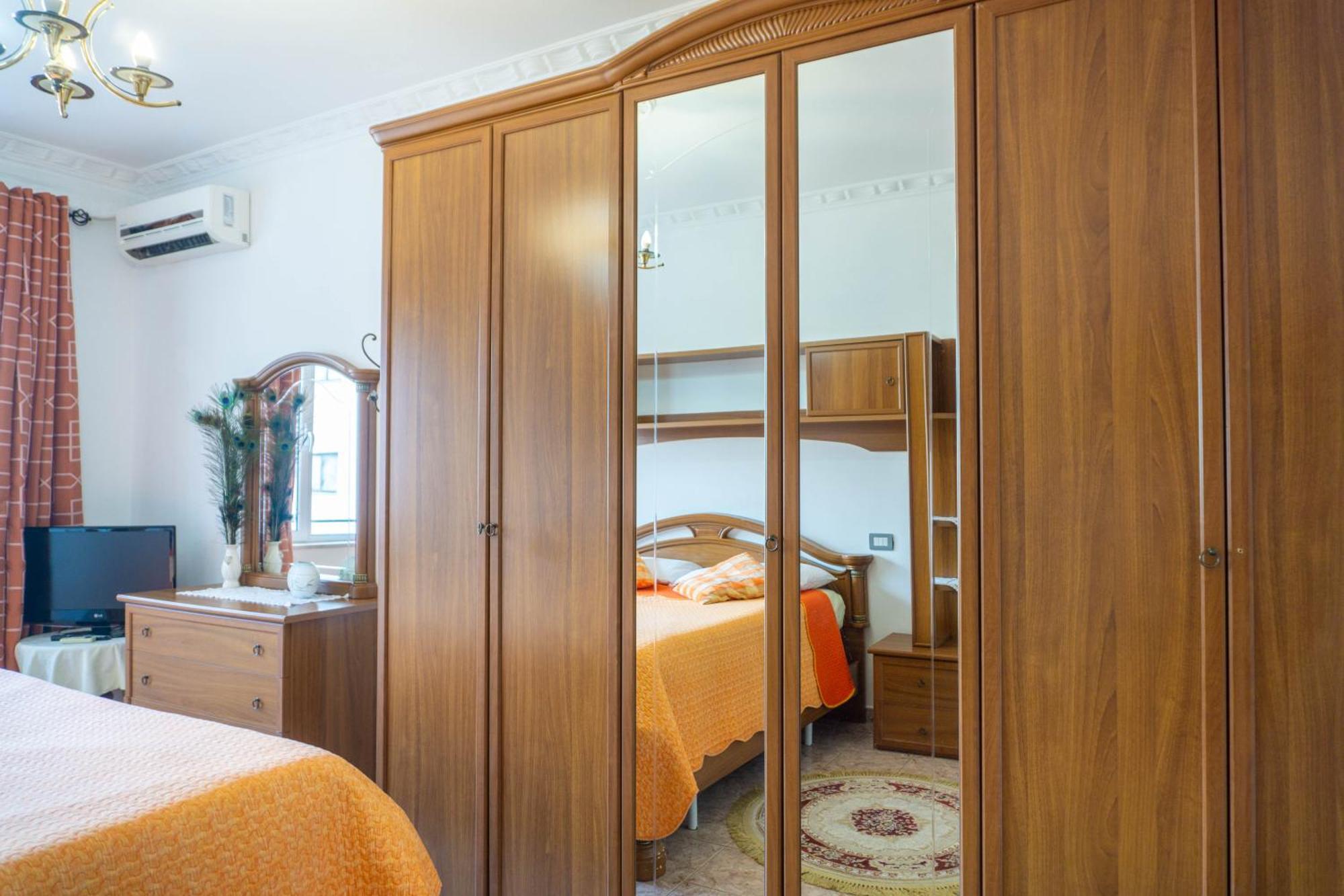 Bllok Bright Private Bedrooms With Private Bathroom On Shared Apartment Tiranë Eksteriør bilde